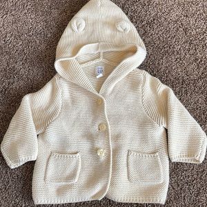 New baby Gap knit cream sweater cardigan with bear ears